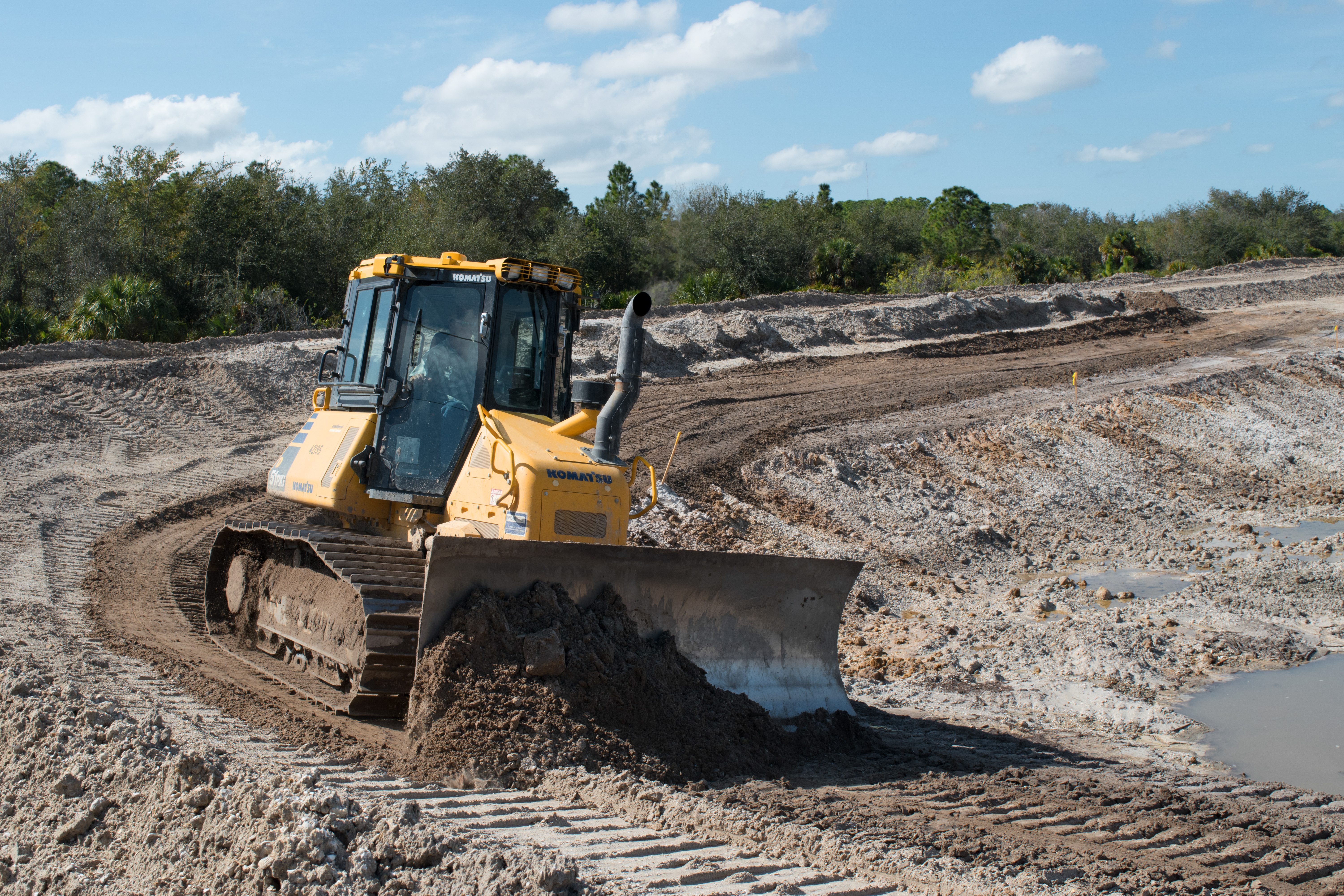 A machine that learns from the operator