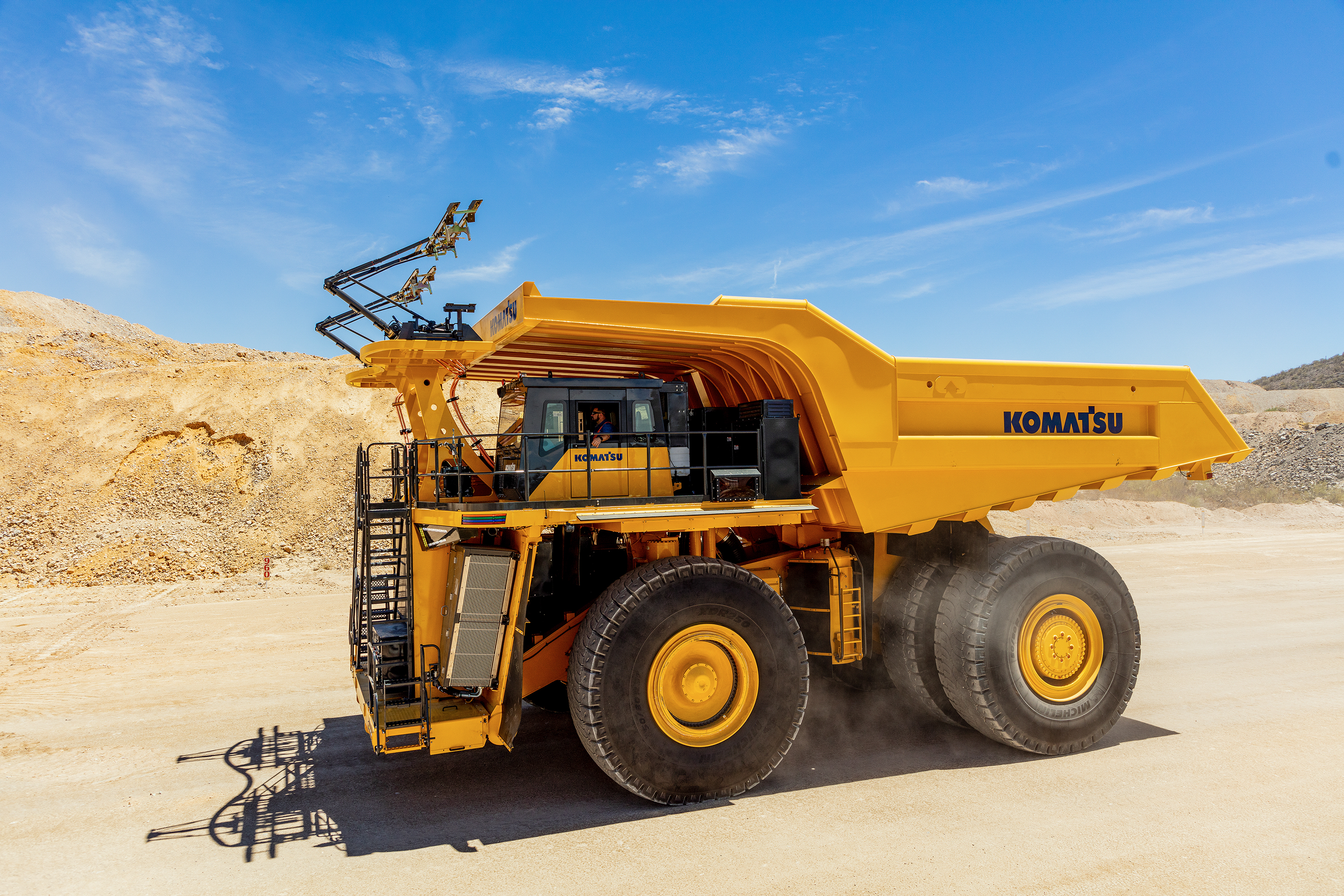 1111118_Komatsu-PA-development-truck_for-release_email.jpg