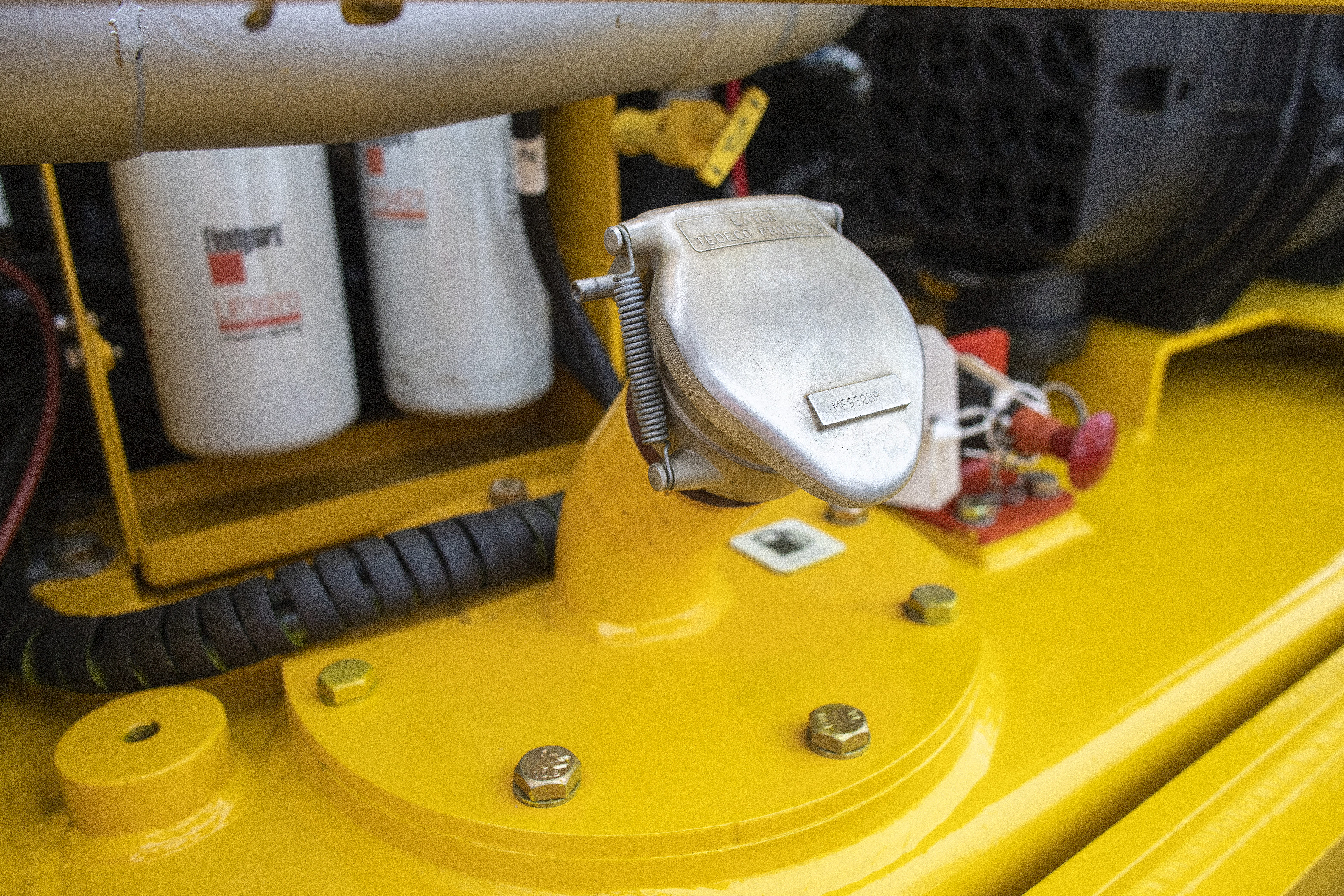 Large 243-liter fuel tank