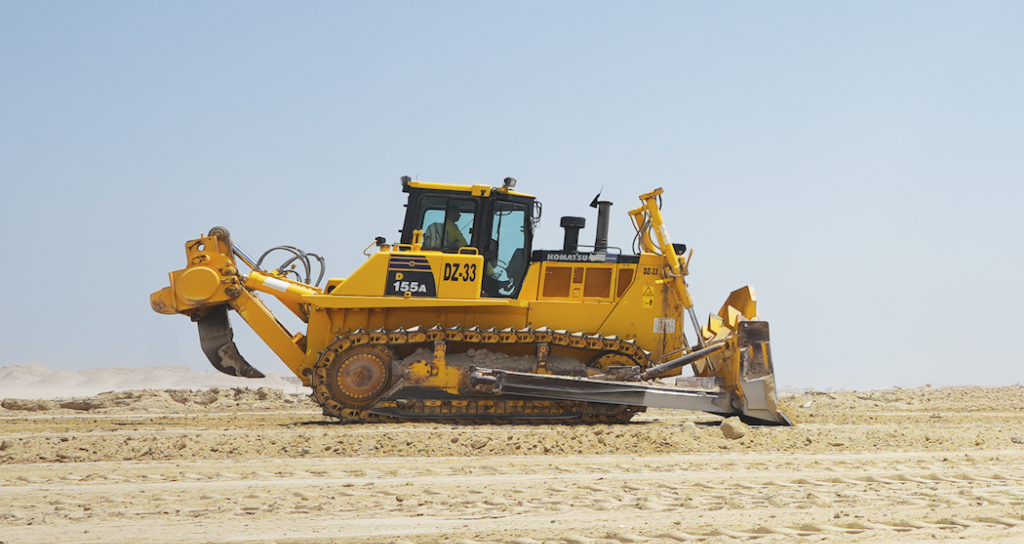 محجر للحجر الجيري تعمل فيه معدات Komatsu