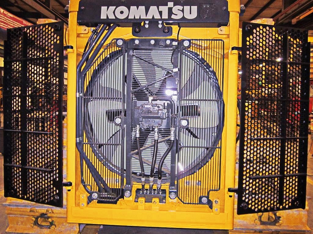 Auto reversing fan