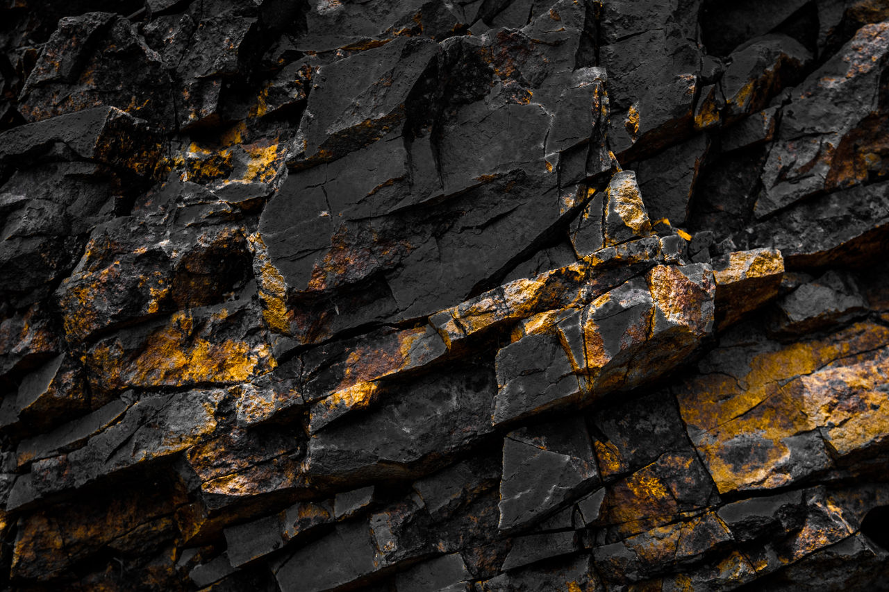 Underground hard rock mining