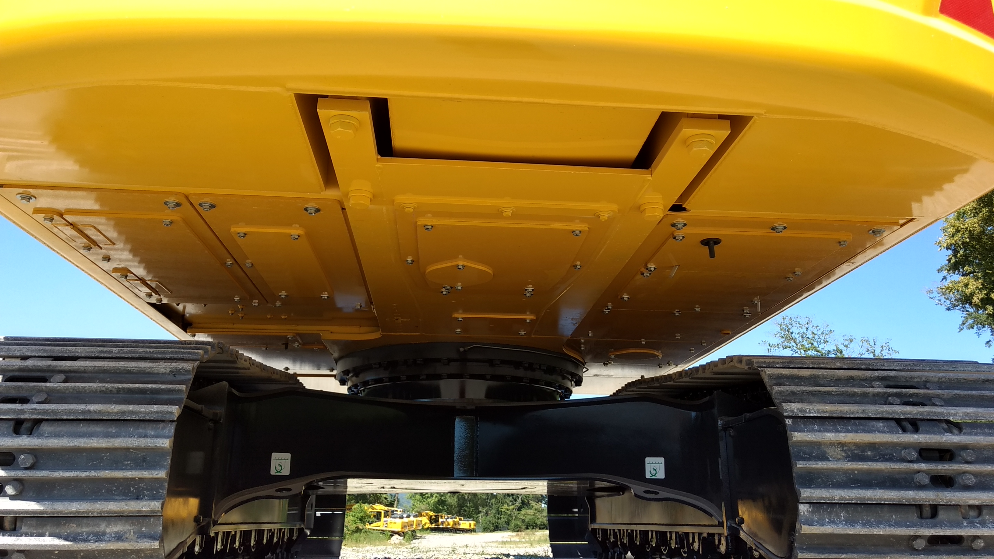 Severe duty revolving frame under covers