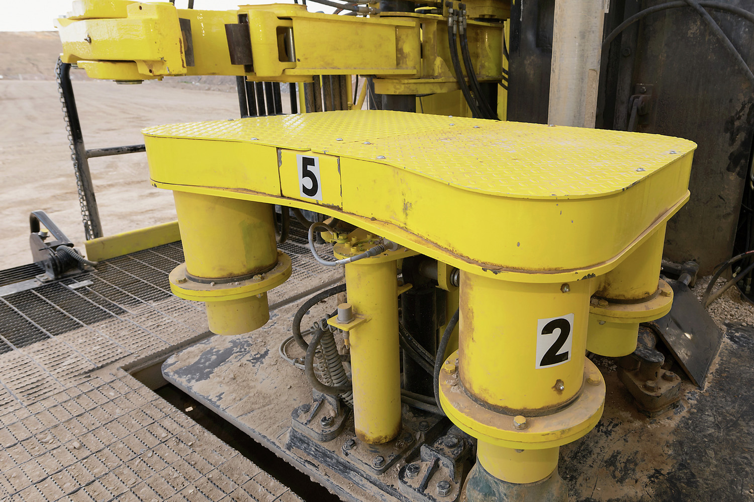Auto-bit and pipe handling
