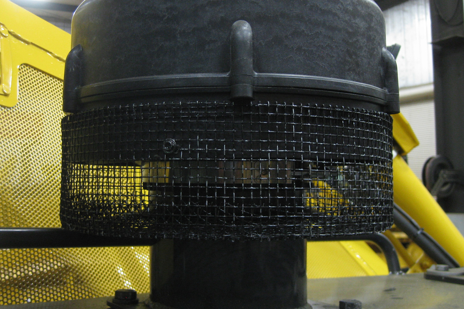 Engine pre-cleaner