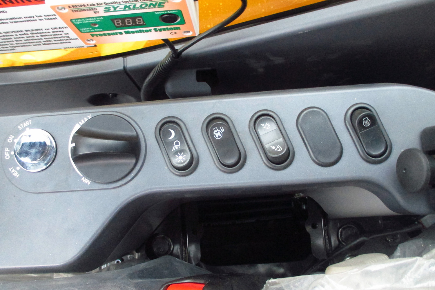 Auto reversing fan