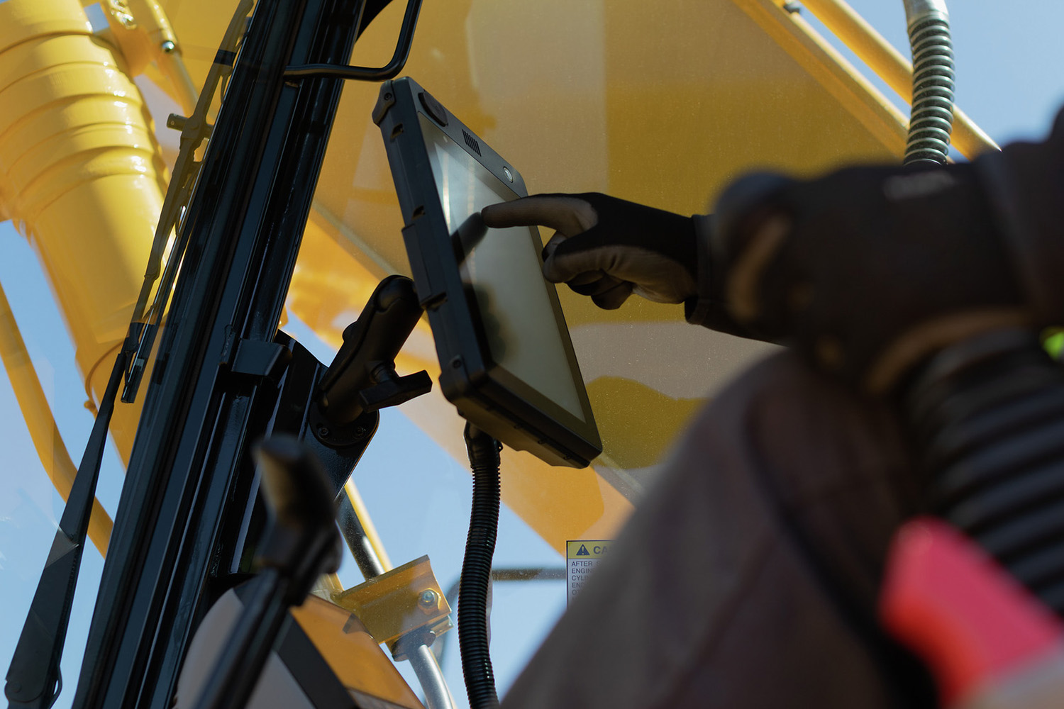 Closed-center load-sensing hydraulic system