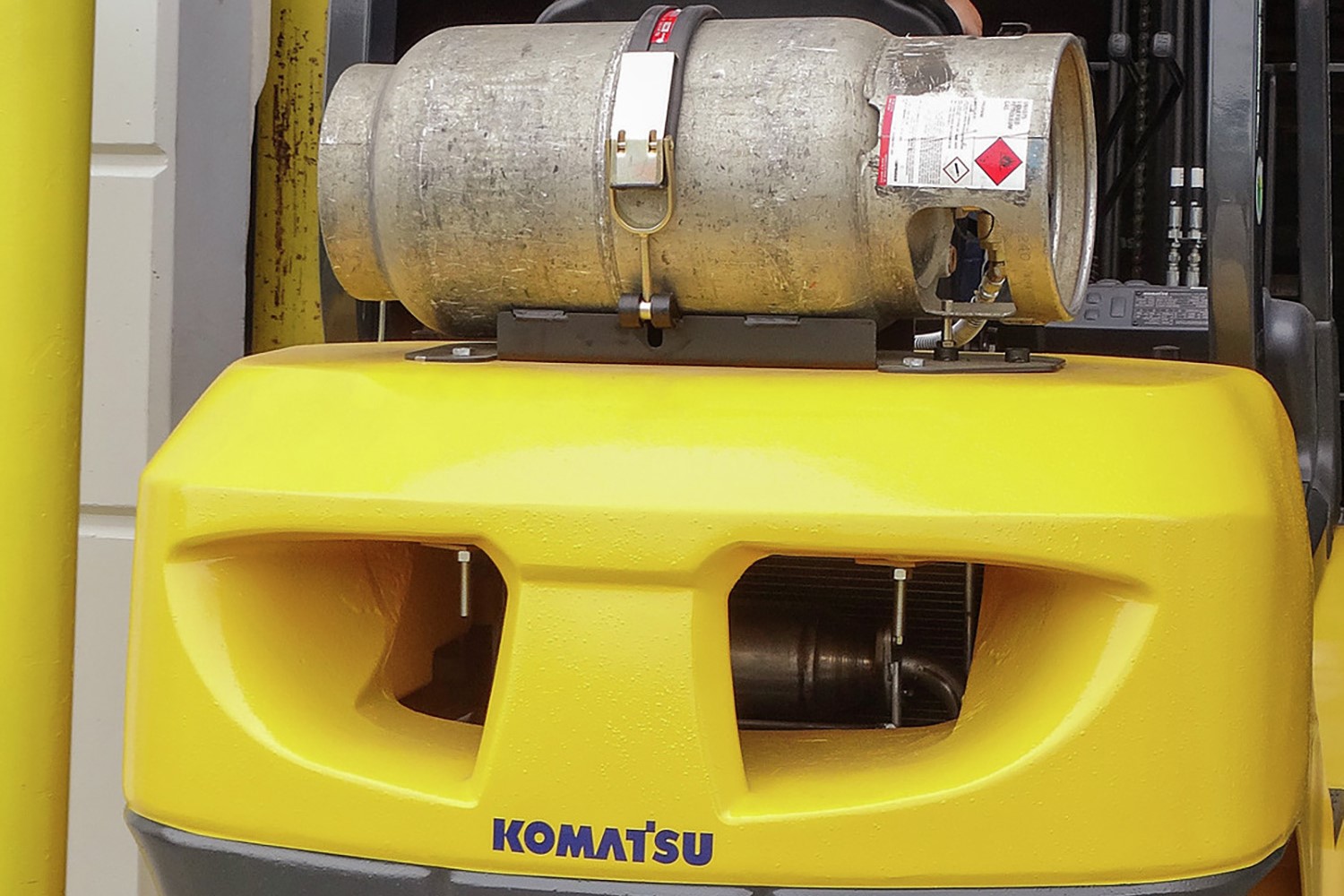 Angled ports to manage exhaust and dust