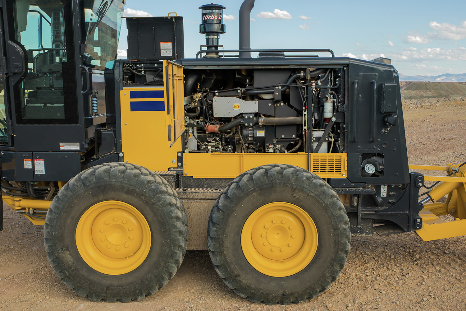 CLSS constant implement speed multi-circuit capable hydraulics