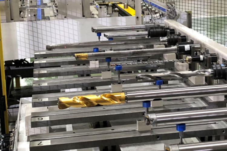 Multi-stocker for long tools