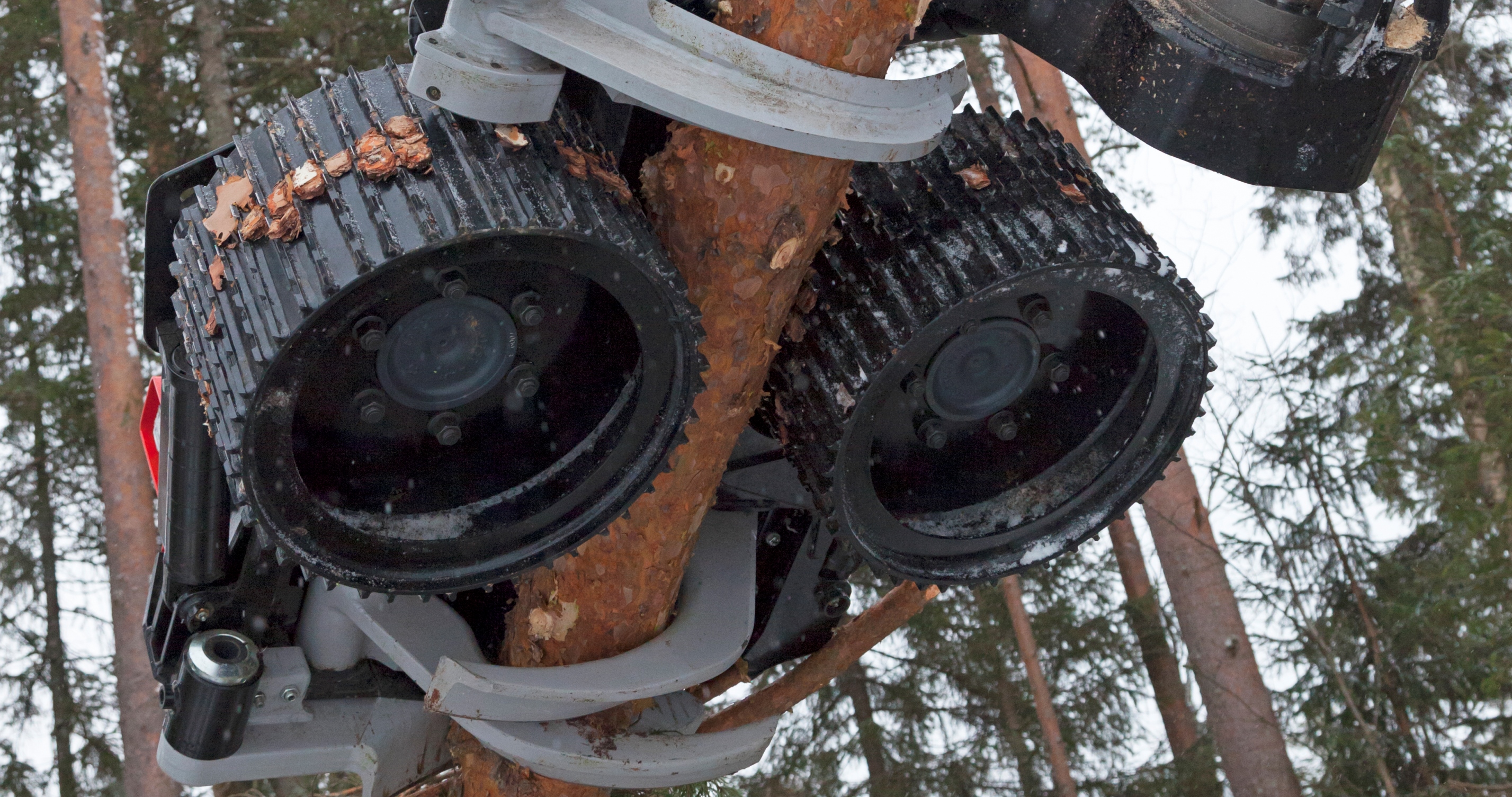 Smooth feeding and precise log control