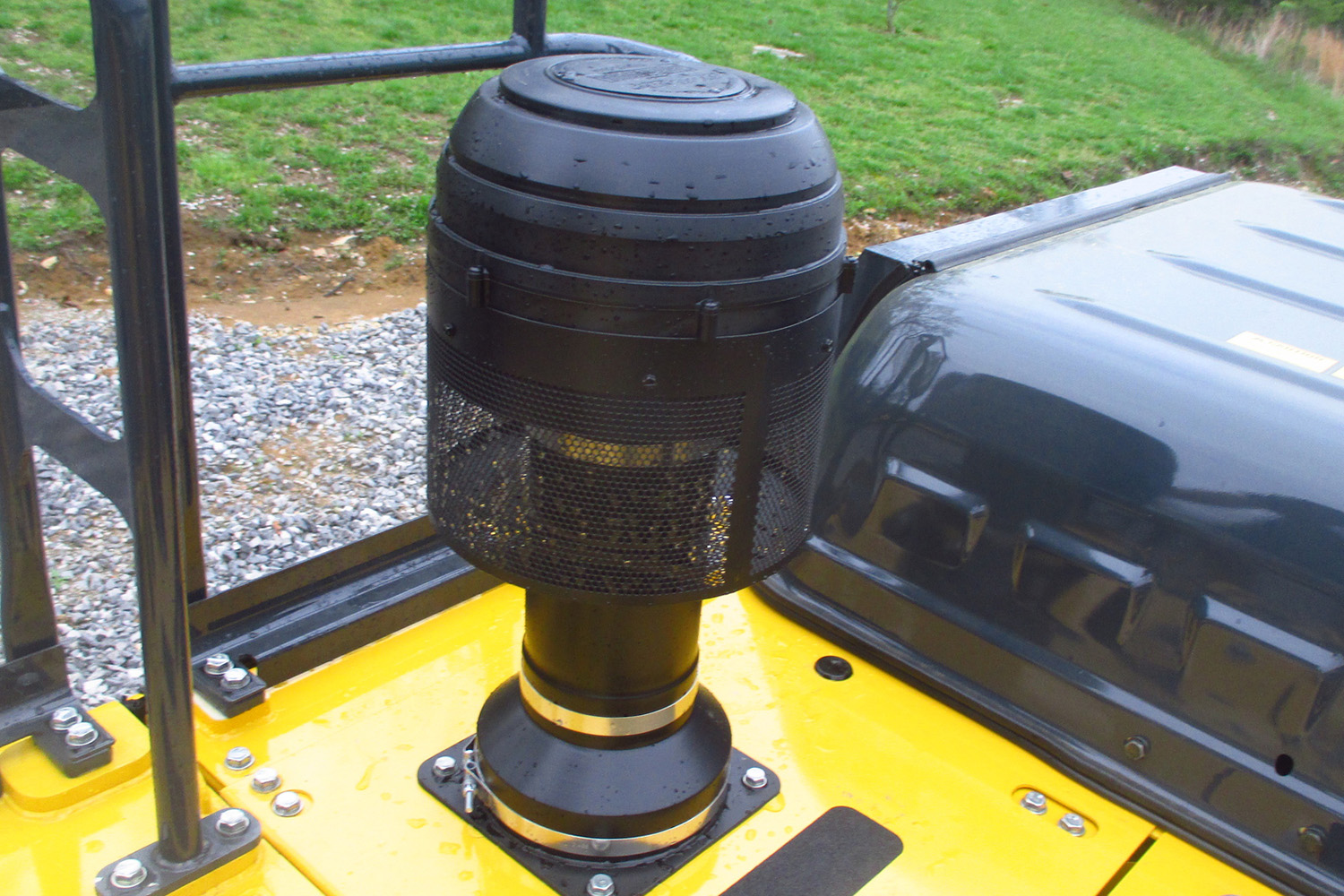 Engine pre-cleaner