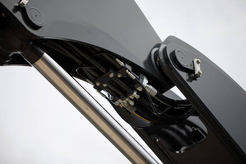 Internal knuckle hoses