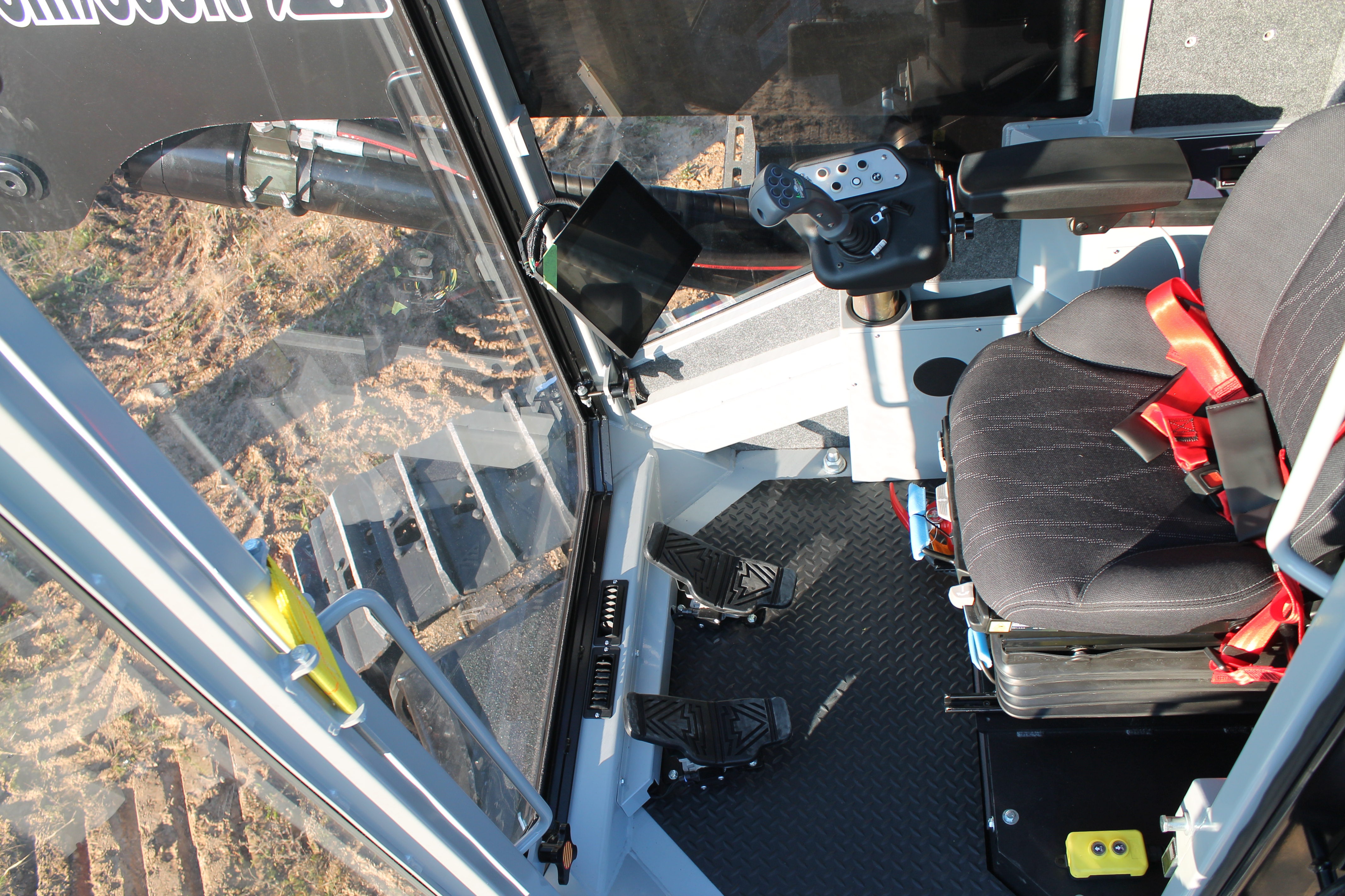 Large, comfortable cab