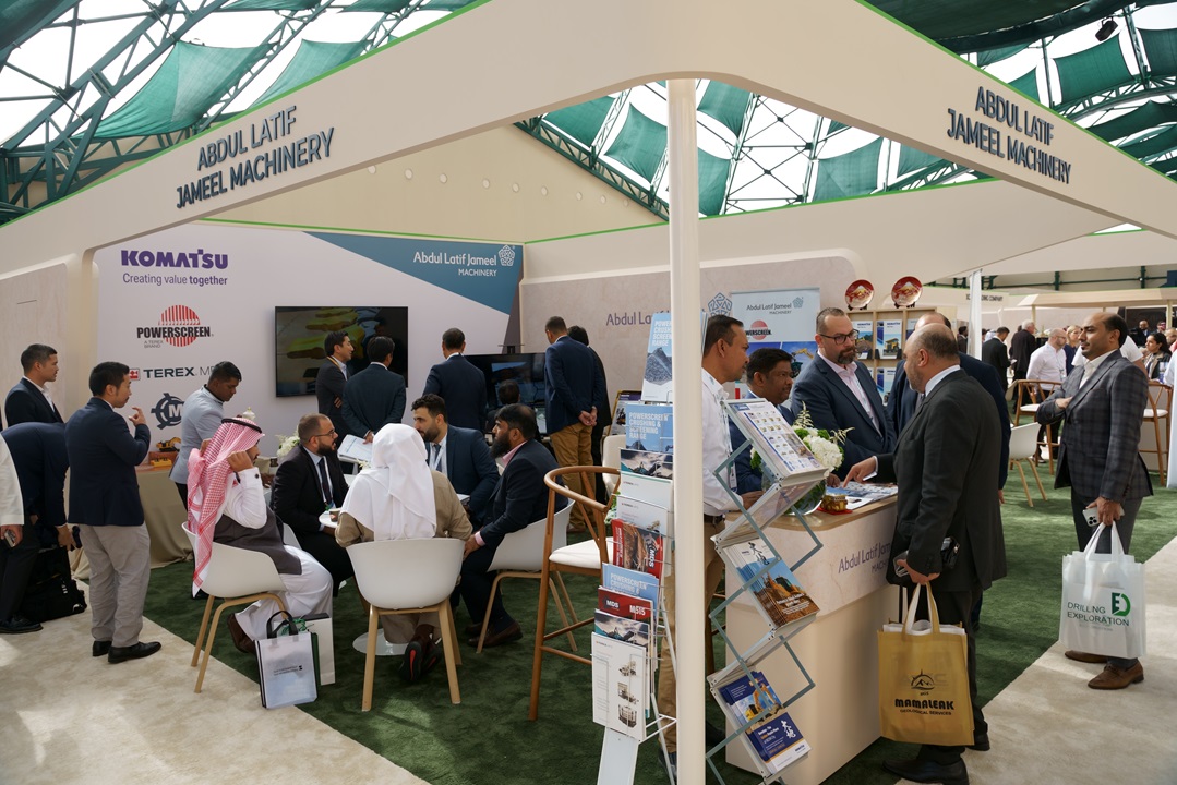 Komatsu في مؤتمر التعدين الدولي 2024