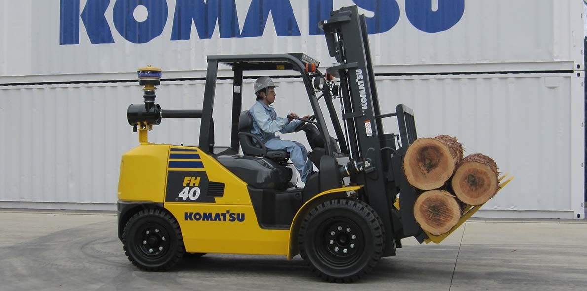 FH40 forklift moving logs