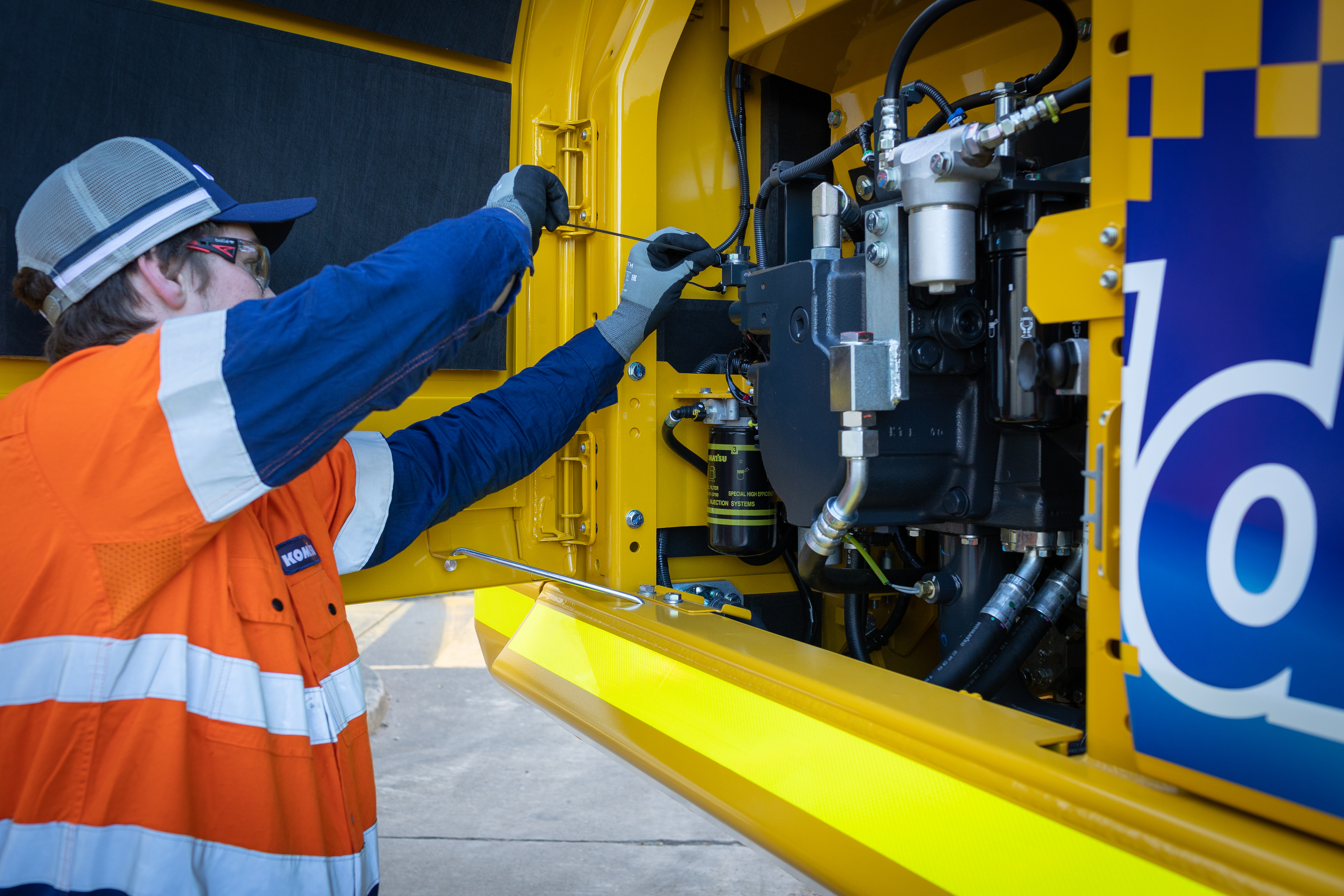 Komatsu hybrid electrical system