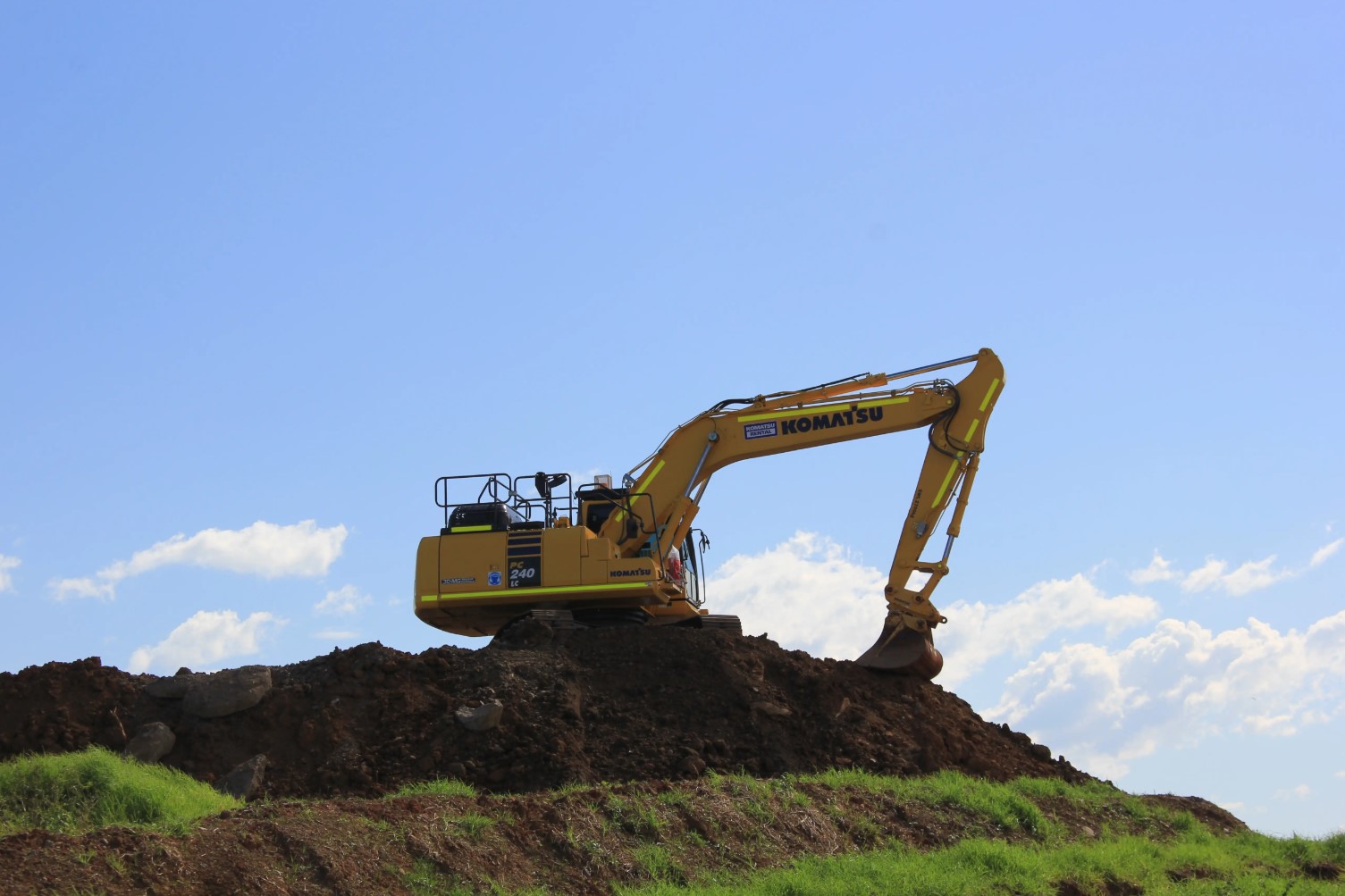 DDT Expo 2022 equipment on a hill under,a partly cloudy sky