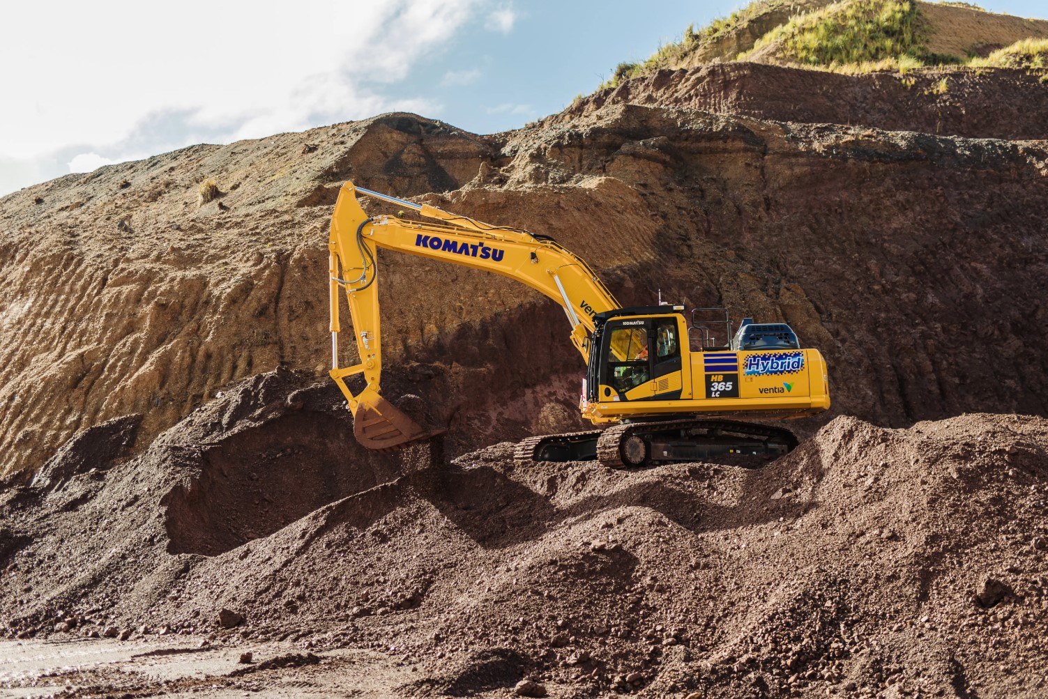 Ventia takes big step towards a sustainable future with purchase of Komatsu Hybrid excavator