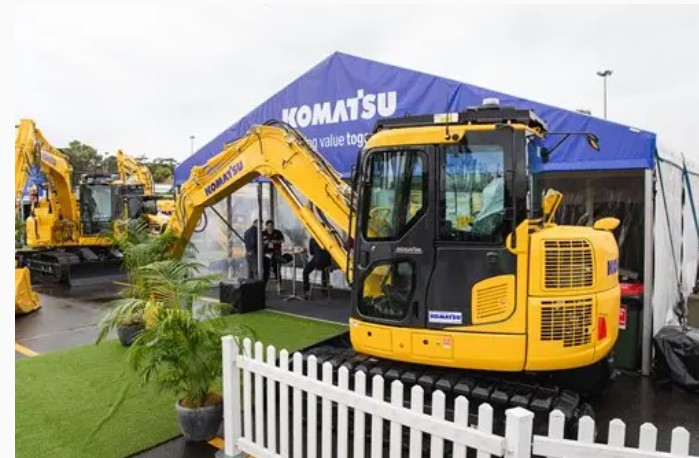 Komatsu diesel dirt turf 