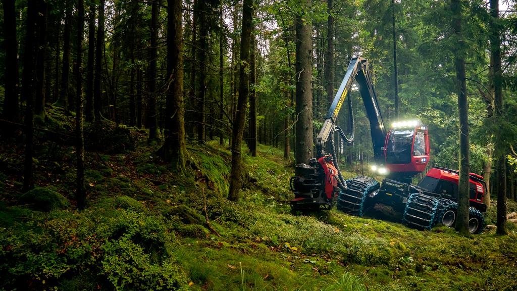 Launching Komatsu 951XC