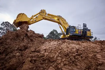 Komatsu PC950-11 working