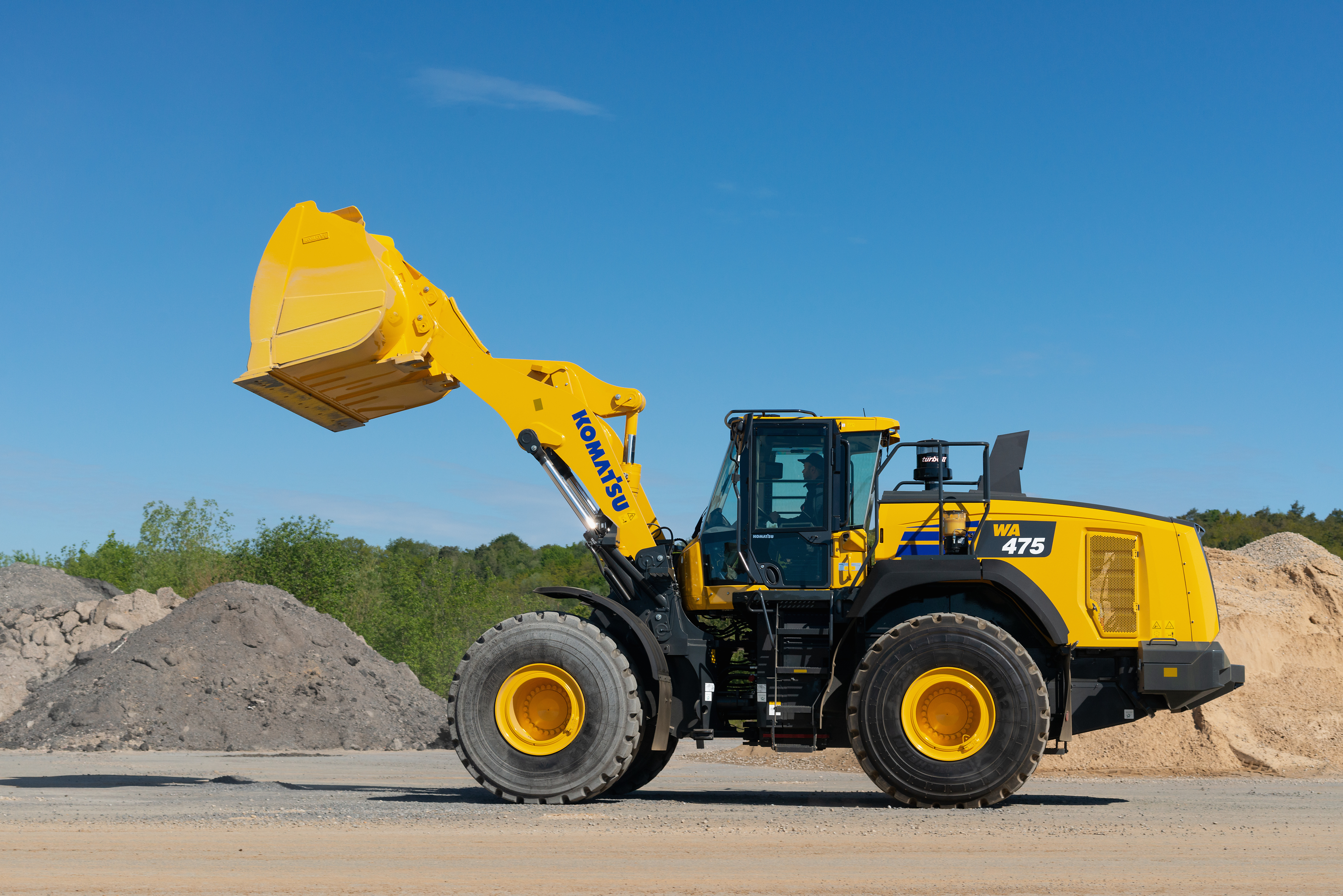 30% more fuel efficiency for operators with Komatsu’s new WA475-10 wheel loader