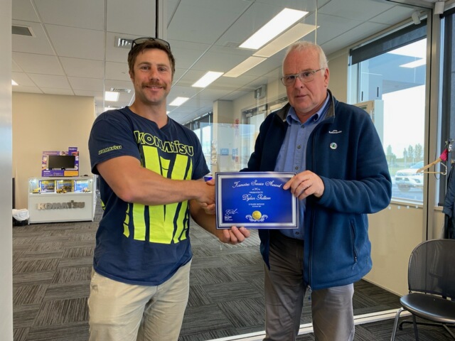 Phil Thomson Komatsu service award