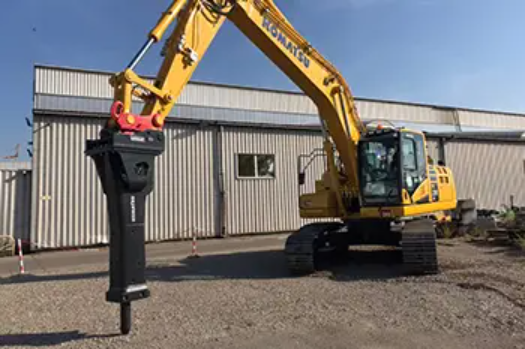 Komatsu PC210 with JHMB220 breaker