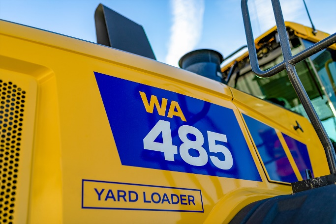 يُبرز التصميم المحدّث لشركة كوماتسو التمييز الواضح بين الطرازات.