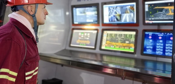 A delegation of customers from Joyo Poland visited Chinese mines for on-site inspections