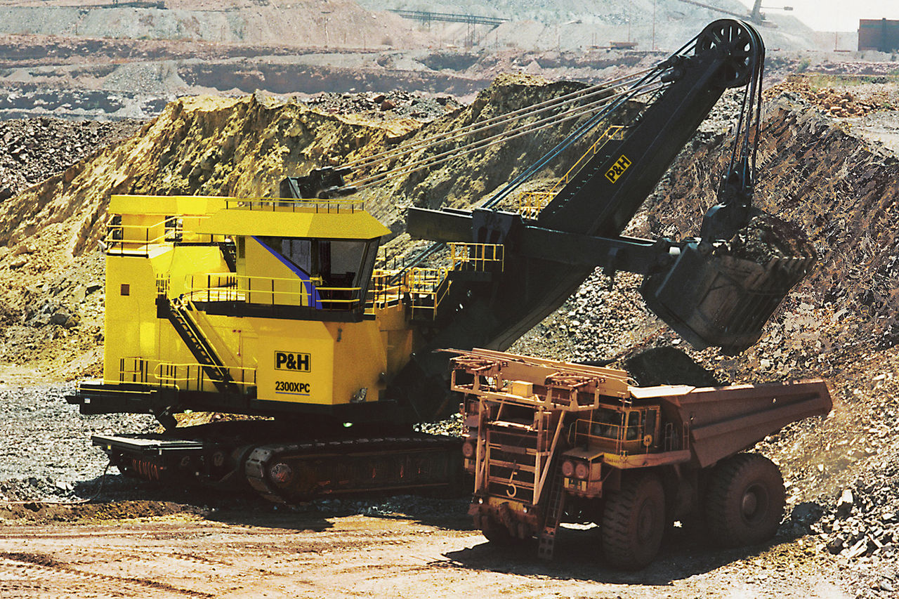 2300XPC, shovel, surface, 2007, electric rope shovel, shovel, rope shovel, cable shovel, KMC, P&H, Surface, Mining, Shovels, Onsite, Photo, Lectra truck